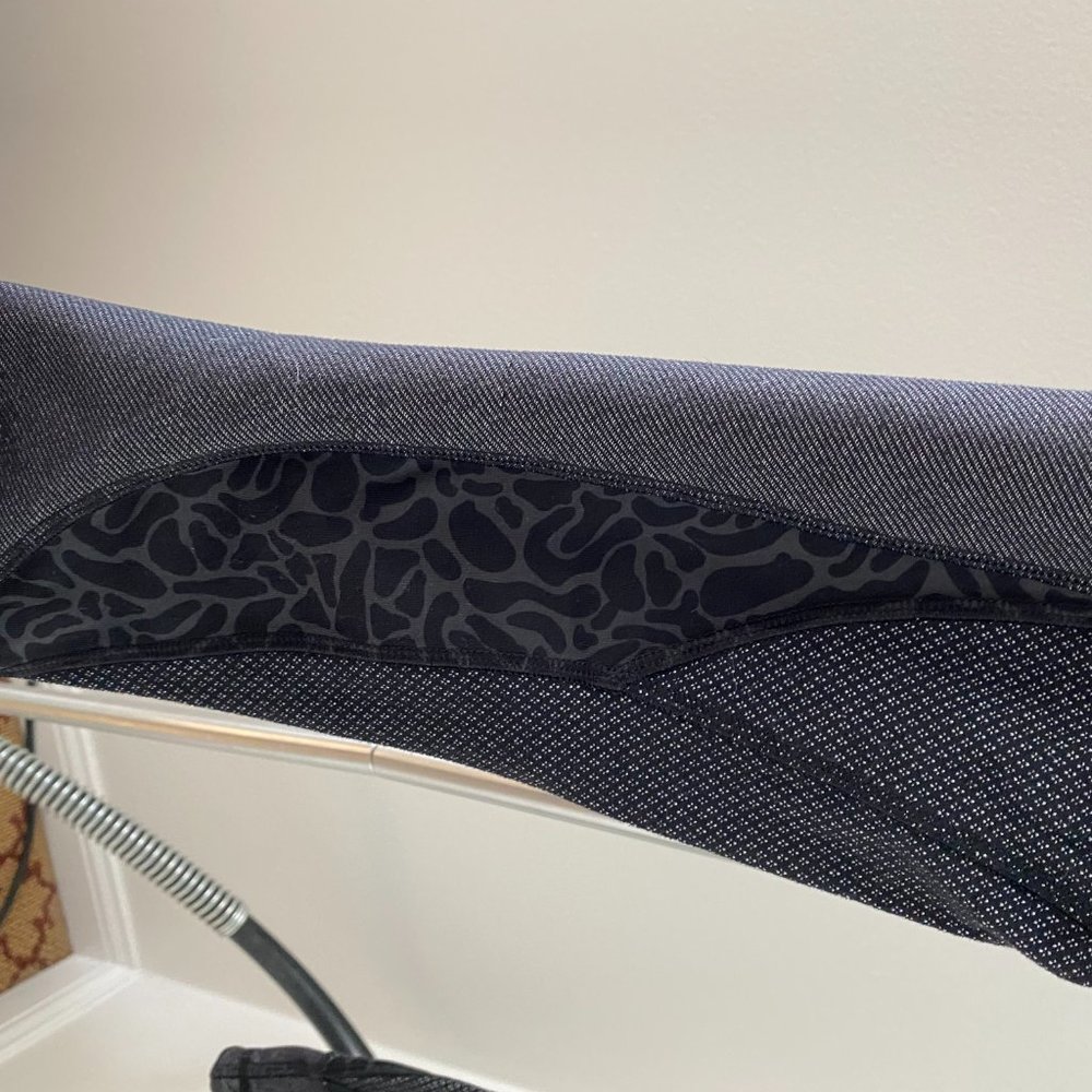 Lululemon Cropped Pattern Leggings, Size 2 - image 4